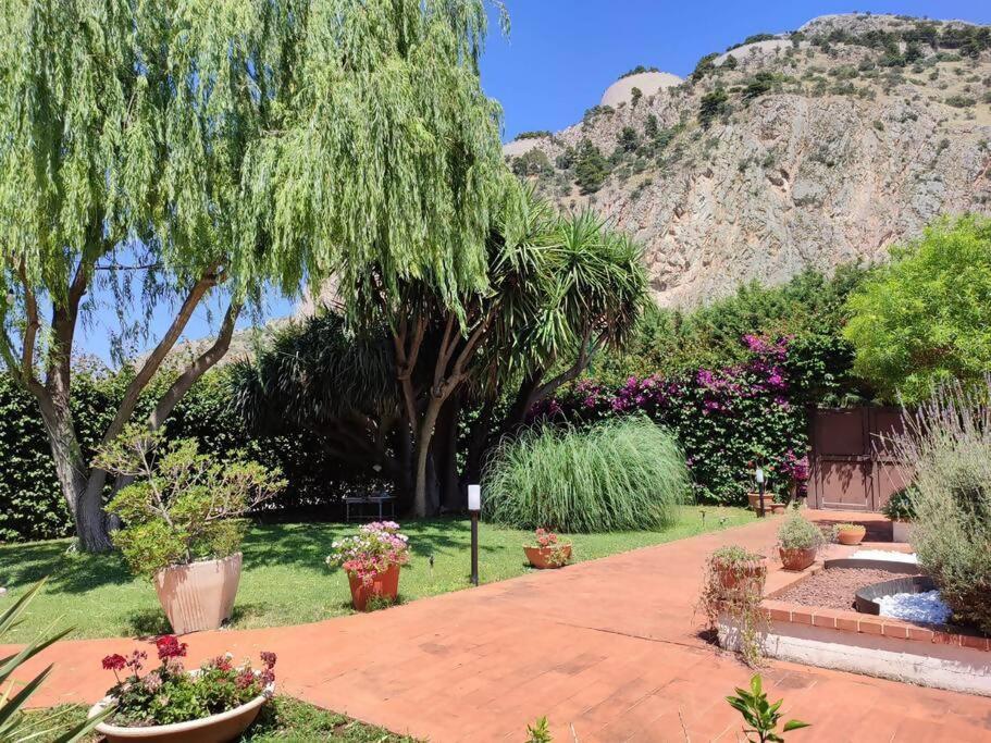 Da Nonna Cettina Appartamento In Villa Con Piscina Palermo Exterior foto